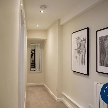 Апартаменты 1 The Bookies Modern Apartment, Location Скарборо