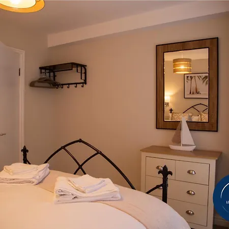 1 The Bookies Modern Apartment, Location *