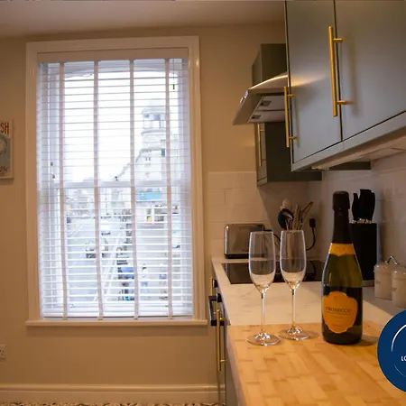 1 The Bookies Modern Apartment, Location *