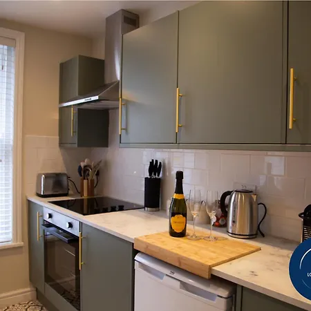1 The Bookies Modern Apartment, Location